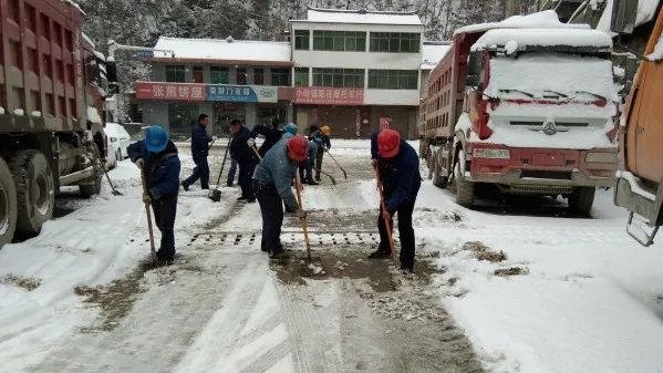 齊心協(xié)力除冰雪　眾志成城架金橋