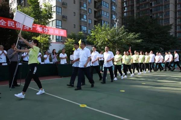 龍鋼集團(tuán)“迎國(guó)慶”全民健身廣播體操展演活動(dòng)掠影